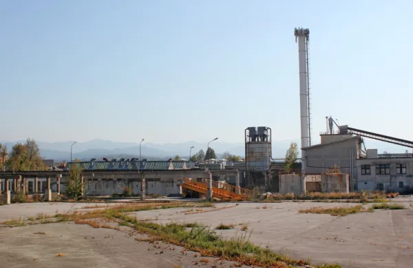 Nekdanji zapuščen kompleks Javorja je kupilo mlado podjetje Tourne mobil z Vrhnike, ki bo tu širilo svojo proizvodnjo avtodomov. 