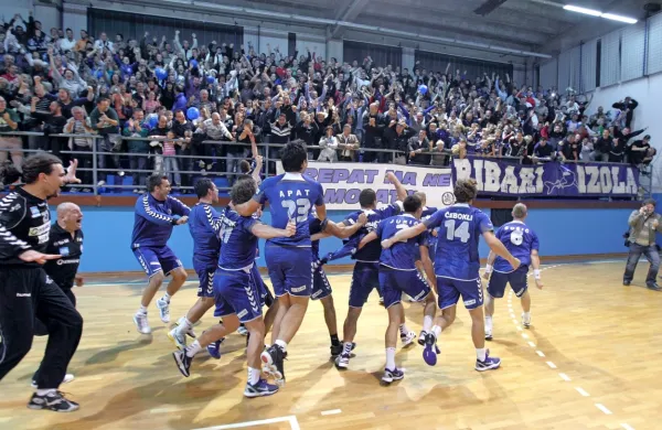 Izolani med vsemi rokometnimi prvoligaši še najbolj pogrešajo 
vzpodbudo občinstva.