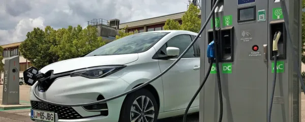 Slovenija ima značilnosti, zaradi katerih bi bilo razogljičenje najbolj smotrno doseči z množično električno mobilnostjo.