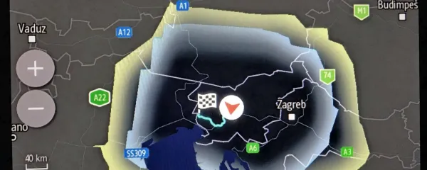 Doseg električnih avtomobilov je vse večji, sodobni prikazovalniki ga natančno zarišejo.