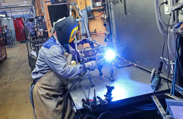 Delavci včasih prihajajo bolni na delo, ker si znižanja plače ne 
morejo privoščiti, že dolgo opozarjajo sindikati. Slika je simbolna. 