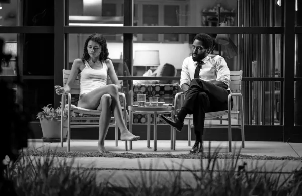 Zendaya, ki je zaslovela v najstniških komedijah, je z vlogo Marie 
ponovno dokazala, da ji ležijo tudi bolj kompleksne vloge. Zelo 
dobro se je odrezal tudi John David Washington, sicer sin Denzela 
Washingtona.