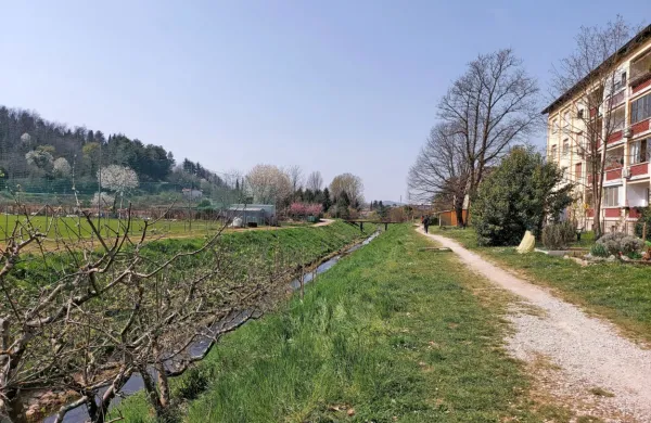 V ponedeljek se bodo lotili urejanja kolesarske in peš poti ob Kornu. Ker so ji stanovalci nasprotovali, 
so naredili nove projekte zanjo. 