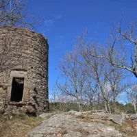 Stolp pri Brezovici pri Gradinu je bil del beneške utrdbene linije.