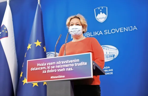 “Če smo bili med lockdownom zelo dosledni, lahko že v tem tednu 
upamo na zmanjševanje števila novopotrjenih okužb,” meni vodja 
svetovalne skupine pri ministrstvu za zdravje Mateja Logar.