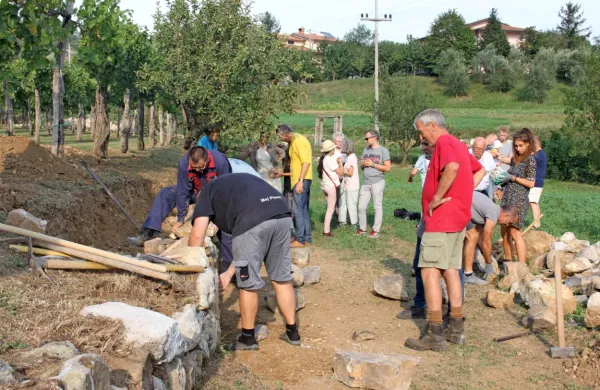 Delavnica suhogradnje je krajane Vrtovina, Črnič, Gojač in Malovš 
spodbudila k obujanju znanja in  oživitvi suhozidnih teras. 