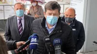 Franc Jurša (v ospredju) je sicer napovedal posvetovanje z organi 
stranke pred glasovanji o zakonih, a tudi opozoril, da so poslanci 
po ustavi avtonomni.  