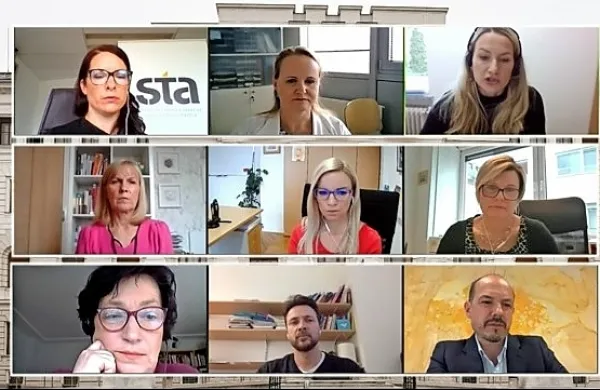 Na včerajšnji spletni okrogli mizi so sodelovali strokovnjaki s 
področja klinične psihologije in tisti, ki z njimi delajo. 