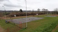 Ob igriščih v Trnovem so posekali nekaj drevja in grmičevja, da 
bodo geodeti lahko opravili meritve. 