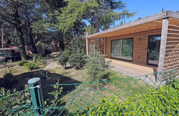 Pred dvema letoma je gradbeni inšpektor odločil, da Eurotasove hišice v Portorožu morajo proč. 