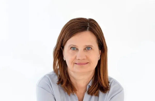 Mojca Širok 'v odmoru za malico' spretno vpleta zlikovce v svoje 
literarne zgodbe.