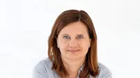 Mojca Širok 'v odmoru za malico' spretno vpleta zlikovce v svoje 
literarne zgodbe.
