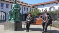 S klopjo prijateljstva ob bronastem kipu Kapodistriasa Slovenija in 
Grčija poudarjata medsebojno povezanost. 