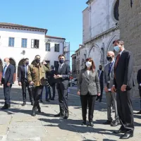 Pahor in grška predsednica v Kopru odkrila klop prijateljstva
