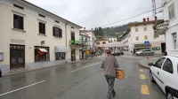 Kanal in Deskle sta mali urbani središči na podeželju, a banke 
nimata več. 