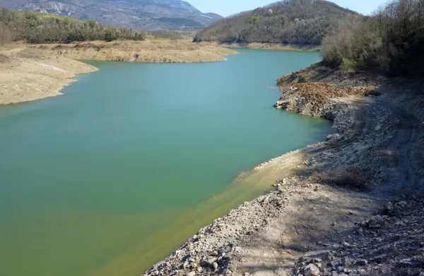 Zaradi obnove pregrade zadrževalnika Vogršček je nivo vode  tako 
nizek, da oroševanje ob pozebi zaradi majhnega pritiska vode ni 
bilo mogoče.