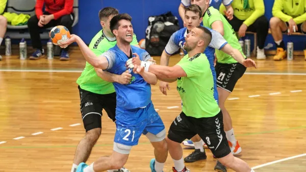 Novomeščani so ves čas igrali čvrsto v obrambi, ki jo je stežka 
prebijal tudi Urh Jakob Poberaj, najučinkovitejši v izolskih vrstah.