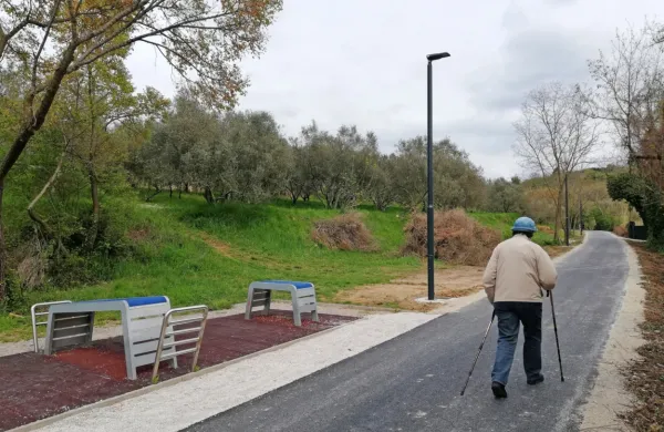 Urejena in osvetljena Parencana na odseku od Južne ceste do  
počivališča Pit-stop  
