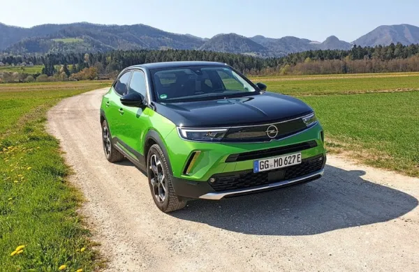 Opel je predstavil novo generacijo mokke, ki je dobila novo obliko 
in nove motorje, a izgubila možnost štirikolesnega pogona.