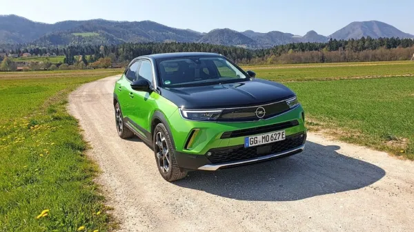 Opel je predstavil novo generacijo mokke, ki je dobila novo obliko 
in nove motorje, a izgubila možnost štirikolesnega pogona.