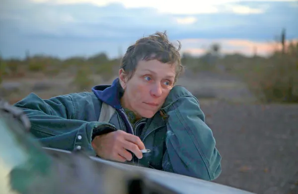 Frances McDormand je z upodobitvijo trdožive Fern v Deželi 
nomadov osvojila že svoj tretji igralski oskar.