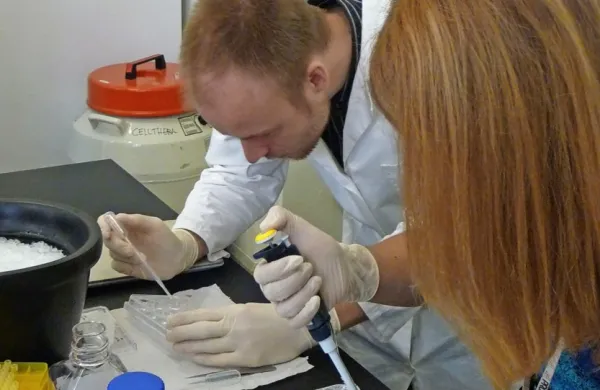 Laboratorijske in terenske vaje bodo  v celoti potekale v živo. 