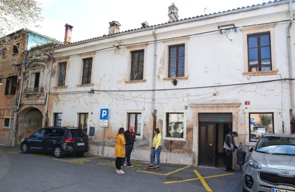 V obnovljeni stavbi na Vergerijevem trgu 3 bo  prihodnjo pomlad 
zaživel dnevni center za starejše.