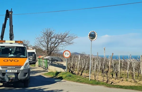 Delavci Telekomovega hčerinskega podjetja GVO so tako nameščali optična vlakna v Sv. Antonu.