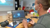 Med slepimi in slabovidnimi je precej zanimanja za igranje 
računalniških igric. Miha Srebrnjak poudarja, da se slepi in 
slabovidni z njimi izenačujejo z videčimi. 