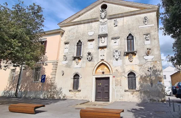 V pisarnah palače Fontiko na Trgu Brolo v Kopru bo  častno 
konzularno predstavništvo Madžarske v Sloveniji.