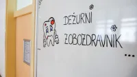 Nova pravila obveznega zdravstvenega zavarovanja določajo tudi 
dodatne  nujne storitve, zaradi katerih gre lahko pacient h 
kateremu koli zobozdravniku.