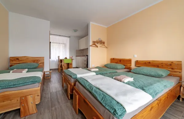 Čeprav je prenočišče Seventh house v Kuteževem zelo odmaknjeno, lastniki ugotavljajo, da je prav 
lokacija  pod snežniškim hribovjem za goste vabljiva.