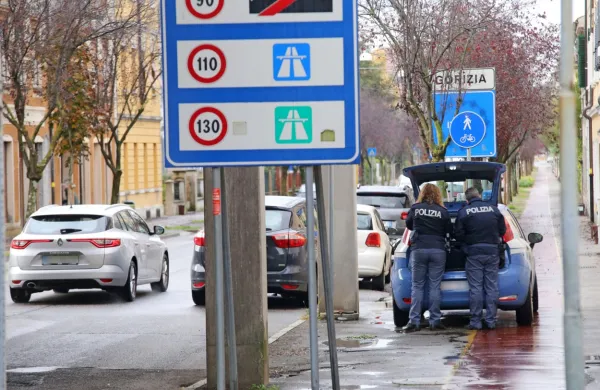Prehajanje meje z Italijo  brez karantene bo za zdaj mogoče le ob 
predložitvi svežega potrdila o negativnem testu. 