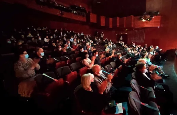 Občinstvo je v petek na premieri predstave Kdo se boji Virginie Woolf? do polovice zapolnilo veliko 
dvorano SNG Nova Gorica.  