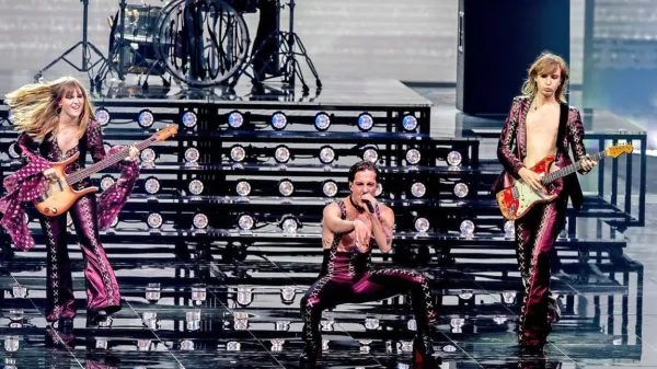 “Rock'n'roll nikoli ne umre!” so z zmagovalnega odra sporočili 
Måneskin.
