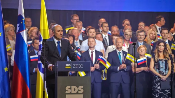 V resoluciji Za obrambo ustavnih temeljev slovenske države, ki jo 
je predstavila SDS, opozicija vidi grožnjo z državljansko vojno. 