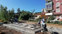 Podzemni del zbiralnice so že vgradili, zdaj  urejajo  plato in dostopno pot, zatem bodo   namestili  
zunanji del zbiralnice in dokončno uredili okolico. Predvideli so tudi video nadzor.     