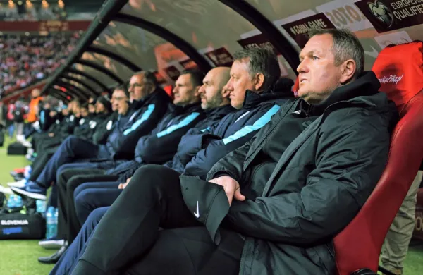 Matjaž Kek (prvi z desne) bo s   strokovni štabom preizkusil nekaj 
reprezentančnih kandidatov.