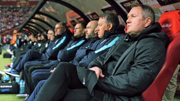 Matjaž Kek (prvi z desne) bo s   strokovni štabom preizkusil nekaj 
reprezentančnih kandidatov.