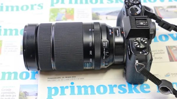 Fujifilm XF zoom 70-300  s konverterjem 1,4 vam bo prizor  približal na  630 mm. 
