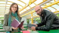 Anja Mugerli in Miha Kosovel z dosedanjimi tremi številkami literarne revije November