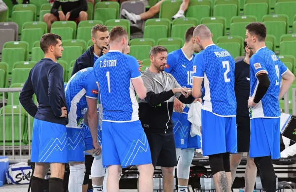 Selektor Alberto Giuliani (v sredini)  je Slovence vodil že na 
nepozabnem srebrnem EP leta 2019 v Stožicah.