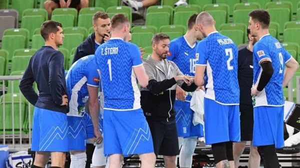 Selektor Alberto Giuliani (v sredini)  je Slovence vodil že na 
nepozabnem srebrnem EP leta 2019 v Stožicah.