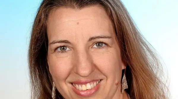 Dr. Sara Brezigar