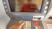 Rolete padajo, ljudje izginjamo