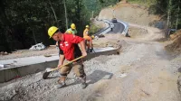Gradnja  drugega tira prinaša na Primorsko veliko najrazličnejših 
služb - od voznikov težke gradbene mehanizacije in tovornjakov 
do minerjev, varilcev ...