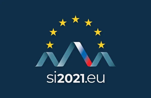 Logotip, ki  simbolizira povezanost Slovenije in EU, je delo 
primorskega avtorja Danijela Kovačiča Grmka. 