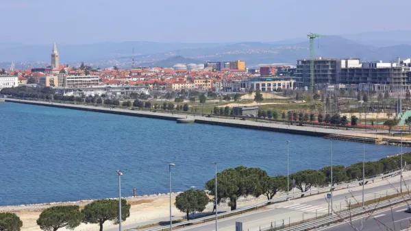 Obalna pot med Žusterno in Koprom je bila od nekdaj privlačna za 
domačine.