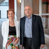 Metka Sulič, vodja pisarne za odnose z javnostmi SNG Nova 
Gorica, in Sergij Pelhan, nekdanji direktor SNG Nova Gorica