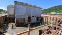 V kleti pod Travel free shopom in mesnico Ave bodo uredili savne 
in jacuzzije.